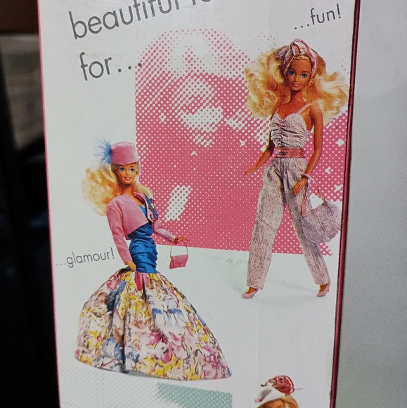 Fun to Dress & Fashion Play 3 Barbie Bundle - Picture 8 of 11